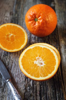 İki büyük portakal 