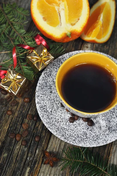 New Year drink: cup of coffee and  orange — Stock Photo, Image