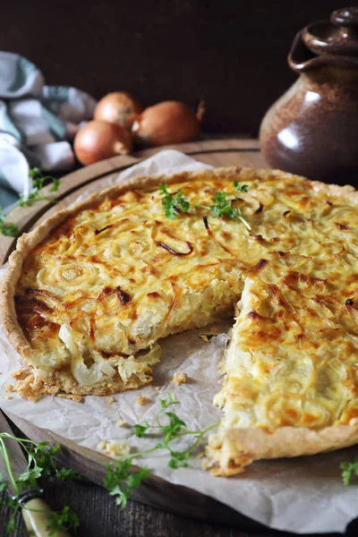 Cucina francese: crostata di creme di cipolle — Foto Stock