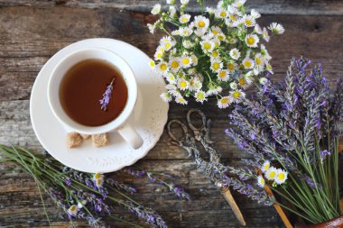 Aromatik Lavanta çay ve yabani papatya