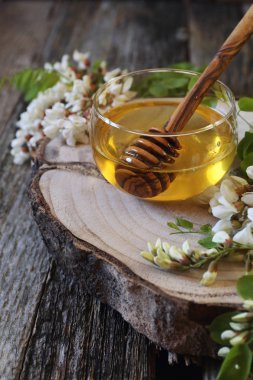 Akasya bal ve çiçekli akasya 