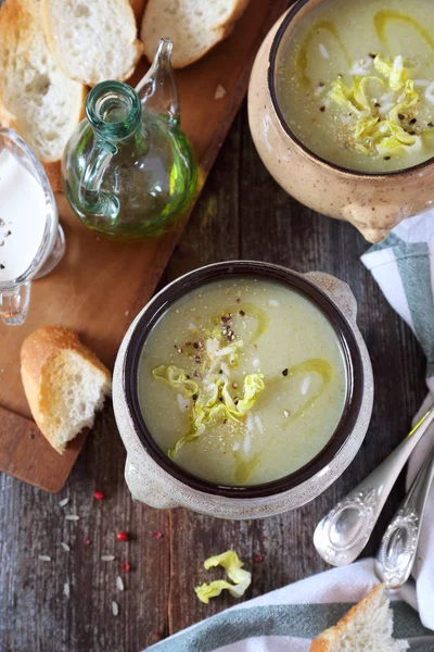 Французька кухня: потаж Шуазі. Салат Крем суп з рисом — стокове фото