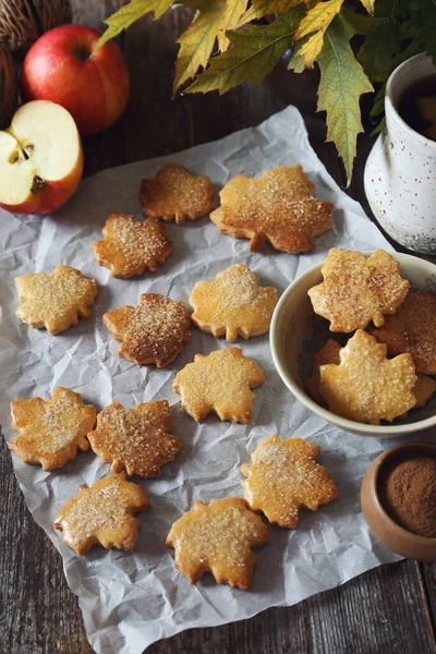Autumn coffee break: cinnamon cookies in form of maple leaves an — Stock Photo, Image