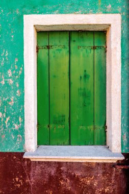 Yaşlı yeşil duvar