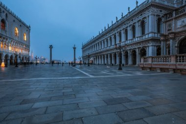 San Marco Meydanı alacakaranlıkta