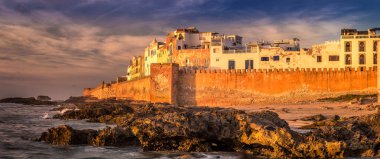 Essaouira bağlantı noktası gün batımında 