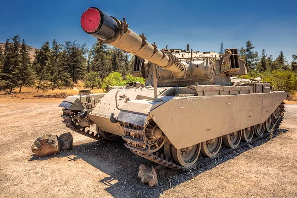 eski İsrail tankı