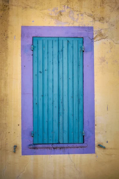 Okna i drzwi — Zdjęcie stockowe