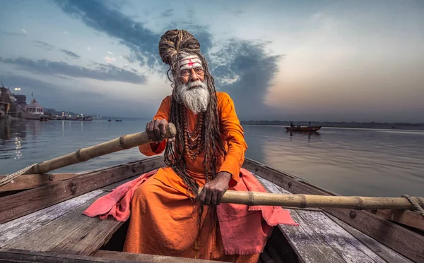 Kutsal Varanasi adam