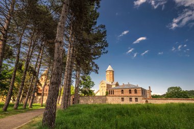 Eski shuatma Manastırı