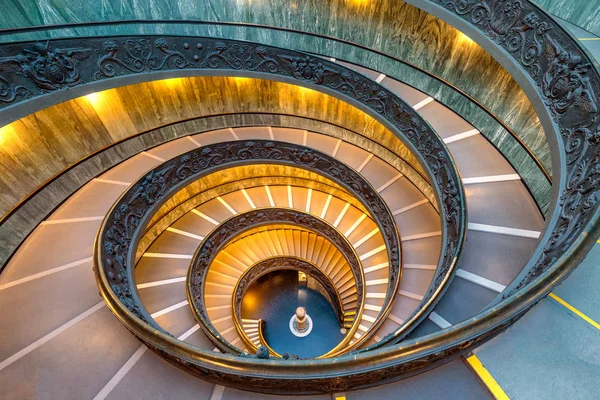 Ünlü döner merdiven Vatikan Roma, İtalya.