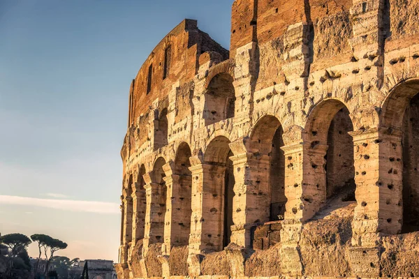 Colosseum naplementekor — Stock Fotó