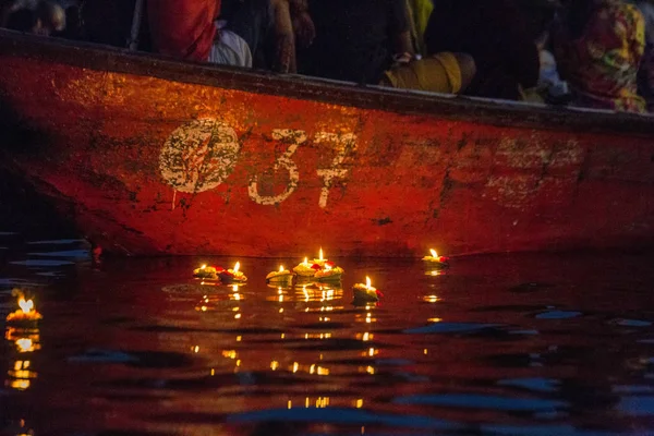 Varanasi kaarsen branden — Stockfoto