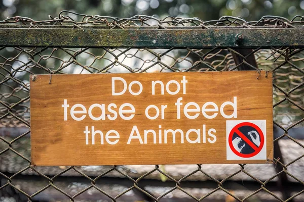 Señal de advertencia del zoológico —  Fotos de Stock