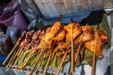 Sopa, Phuket, Tayland baharatlı tavuk.