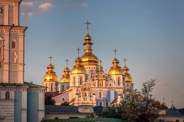 Золотокупольный монастырь Святого Михаила — стоковое фото