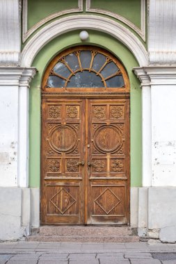 Tallinn süslü kapılar