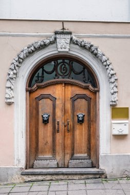 Tallinn süslü kapılar