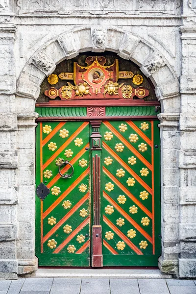 Tallinn decorated doors — Stock Photo, Image