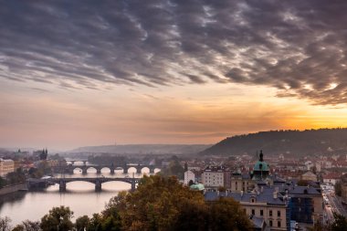 Prag ana gösterileri