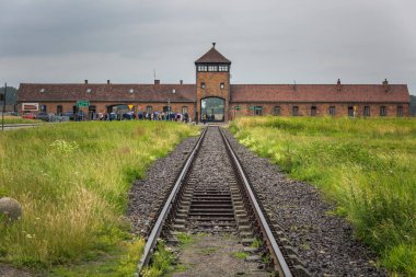 Auschwitz toplama kampı