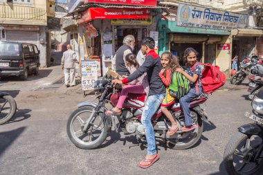 Hindistan gezisi başyazısı