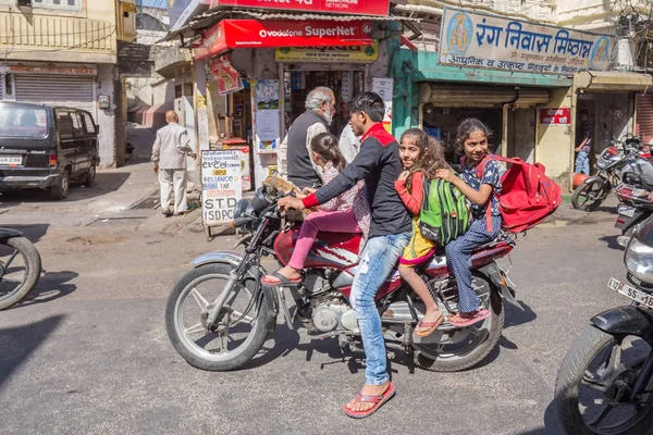 Hindistan gezisi başyazısı