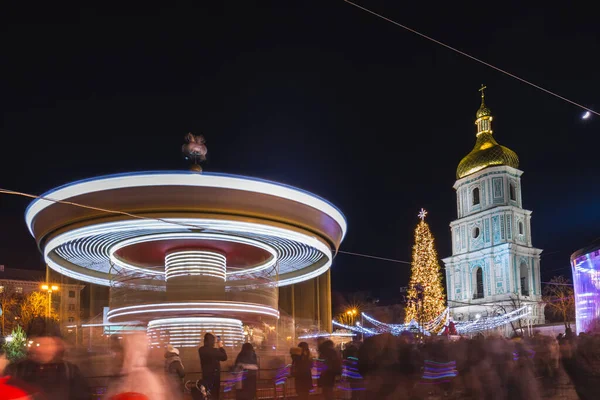 Choinka Światłami Zewnątrz Nocy Kijowie Katedra Sophia Tle Obchody Nowego — Zdjęcie stockowe