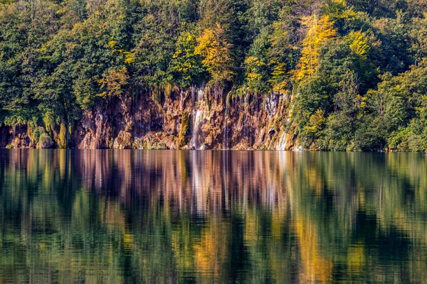 Hırvatistan Plitvice Gölleri Ndeki Dünyanın Şaşırtıcı Yerlerinden Birinin Çok Sayıda — Stok fotoğraf