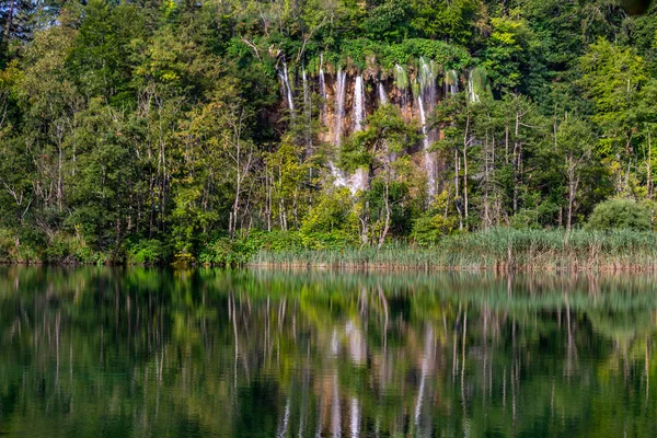 Několik Vodopádů Jednoho Nejúžasnějších Míst Světě Plitvických Jezer Chorvatsko Skutečně — Stock fotografie