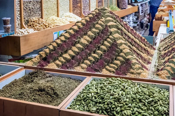 Primer Plano Mostrador Con Una Gran Variedad Especias Mercado Jerusalén —  Fotos de Stock