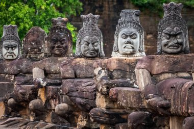 Angkor Wat 'taki eski Khmer heykelleri, Siem Reap, Kamboçya.