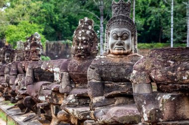 Angkor Wat 'taki eski Khmer heykelleri, Siem Reap, Kamboçya.