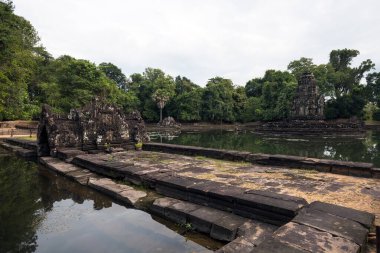 Angkor Wat 'taki Neak Pean tapınağı Siem Reap, Kamboçya bir yaz günü.