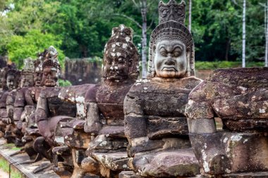 Angkor Wat 'taki eski Khmer heykelleri, Siem Reap, Kamboçya.