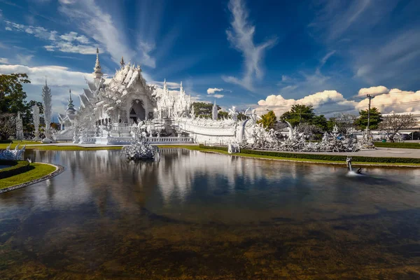 Белый Храм Ват Рон Кхун Любимое Место Отдыха Таиланде Популярное — стоковое фото