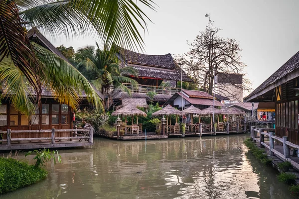 Célèbre Marché Flottant Pattaya Qui Des Bateaux Rames Traditionnels Les — Photo