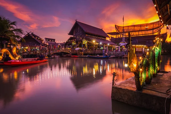 Západ Slunce Slavné Pattaya Plovoucí Trh Který Tradiční Veslice Vesničané — Stock fotografie