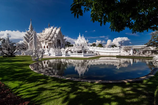 Templo Branco Wat Rong Khun Lugar Famoso Tailândia Popular Entre — Fotografia de Stock