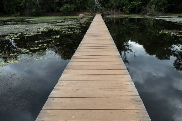 Puente Sobre Pantano Camino Neak Pean Complejo Angkor Wat Siem — Foto de Stock