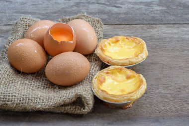 Yumurta tart muhallebi tatlı tatlı.