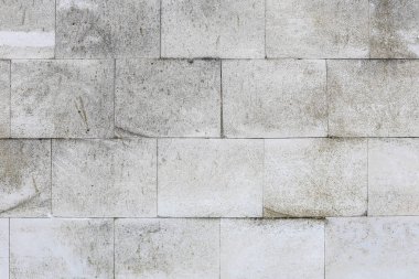 Yaşlı eski kırmızı beyaz gri tuğla duvar doku beton yatay arka plan yok. Eski püskü kentsel dağınık Brickwall yapısı. Hasarlı sıva ile taş .