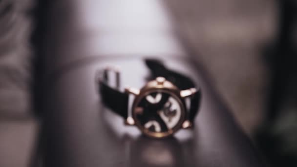 hommes montres, accessoires de mariage marié gros plan 