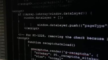 Ekrandaki ilk kodları girilir. Kaynak kodu metin bilgisayar programı