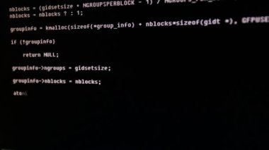 Hacker saldırı ekranda algılandı. Ekran bilgisayarı Hack kodu programlarla ayarlama yapıldı.