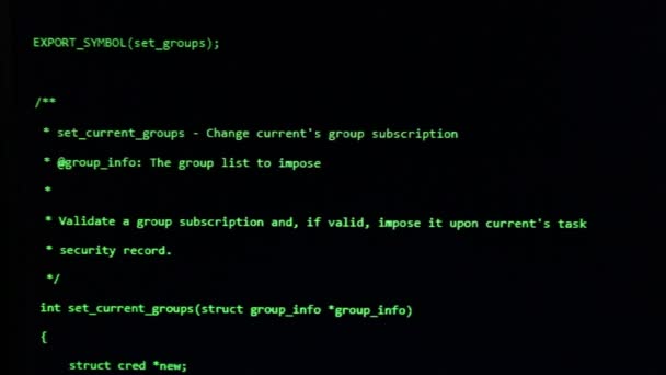 Útok hackerů na obrazovce. Obrazovka byla zřízena počítač s programy kód zaseknout — Stock video