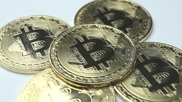 Monety bitcoin powoli obracać zbliżenie — Wideo stockowe