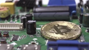 cryptocurrency bitcoin sikke ve çip yakın çekim yavaş yavaş döndürmek