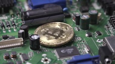 cryptocurrency bitcoin sikke ve çip yakın çekim yavaş yavaş döndürmek