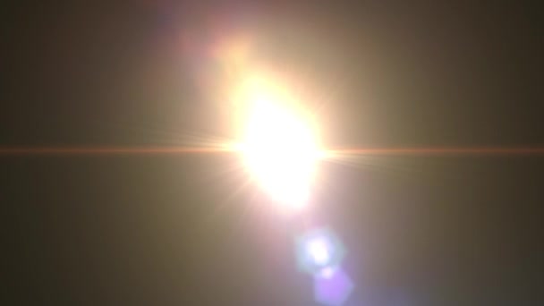 Optikai lencse flare hatás, 4K fénysugár, kiváló minőségű és reális. egy modern sokszínű vaku mozog vízszintesen a képernyőn. három fényeffektusból álló készlet. logó tervezéséhez és világításához — Stock videók